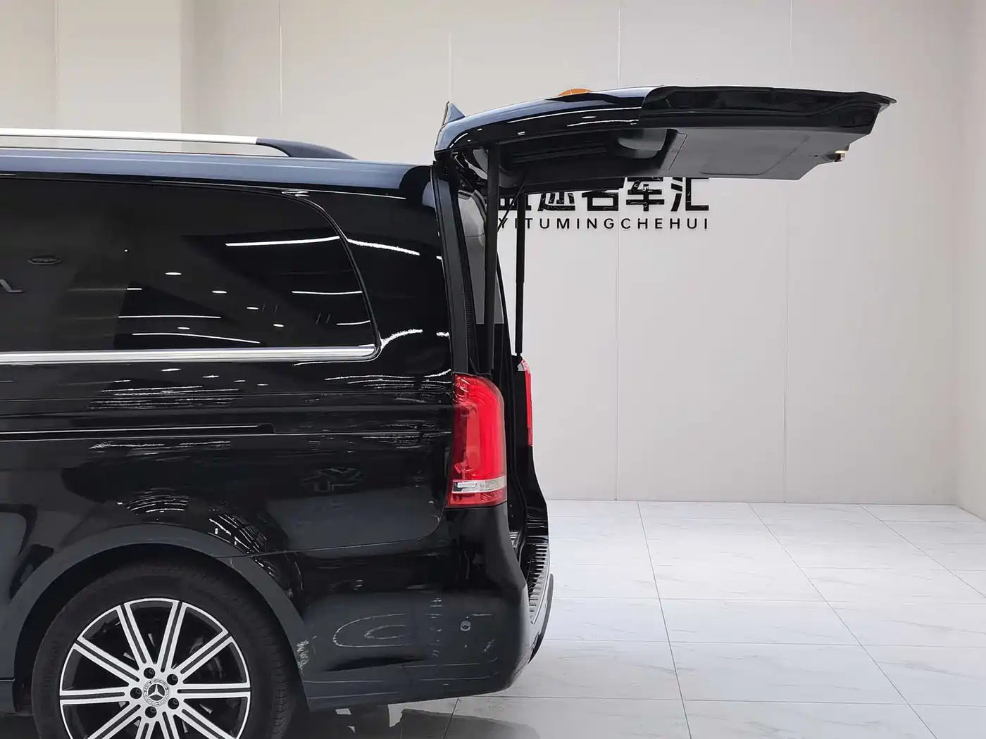 Mercedes-Benz V-Class 2022 V 260 L Long Wheelbase Luxury Edition фото 27