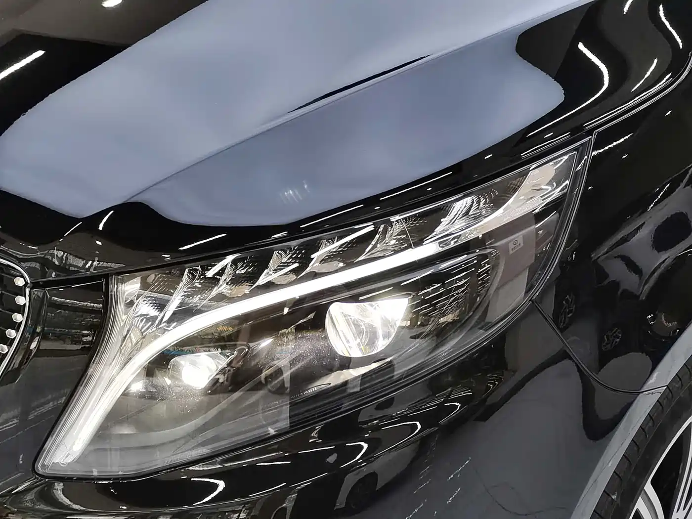 Mercedes-Benz V-Class 2022 V 260 L Long Wheelbase Luxury Edition фото 24