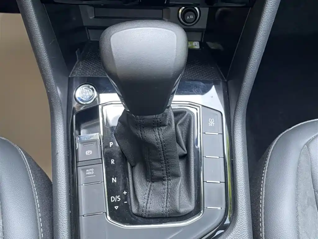 Volkswagen Tiguan L 2019 330TSI Automatic 2WD Panorama Comfort Edition China VI фото 8