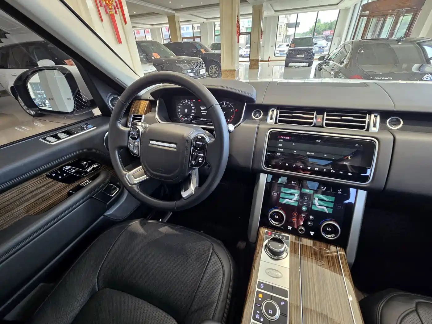 Land Rover Range Rover 2018 3.0 SC V6 Vogue Heritage Extended Edition фото 17