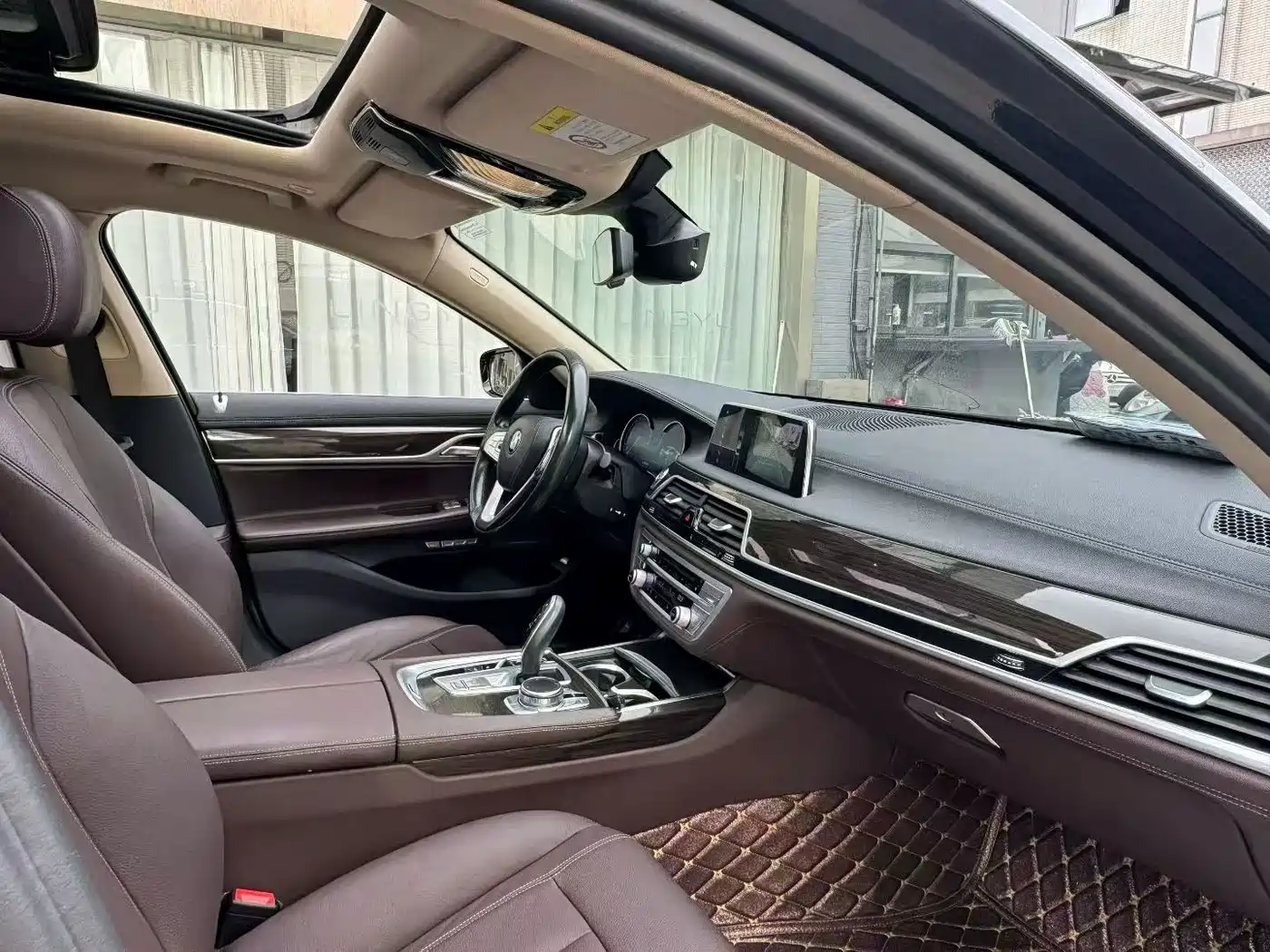 BMW 7 Series 2016 730Li Leading фото 6