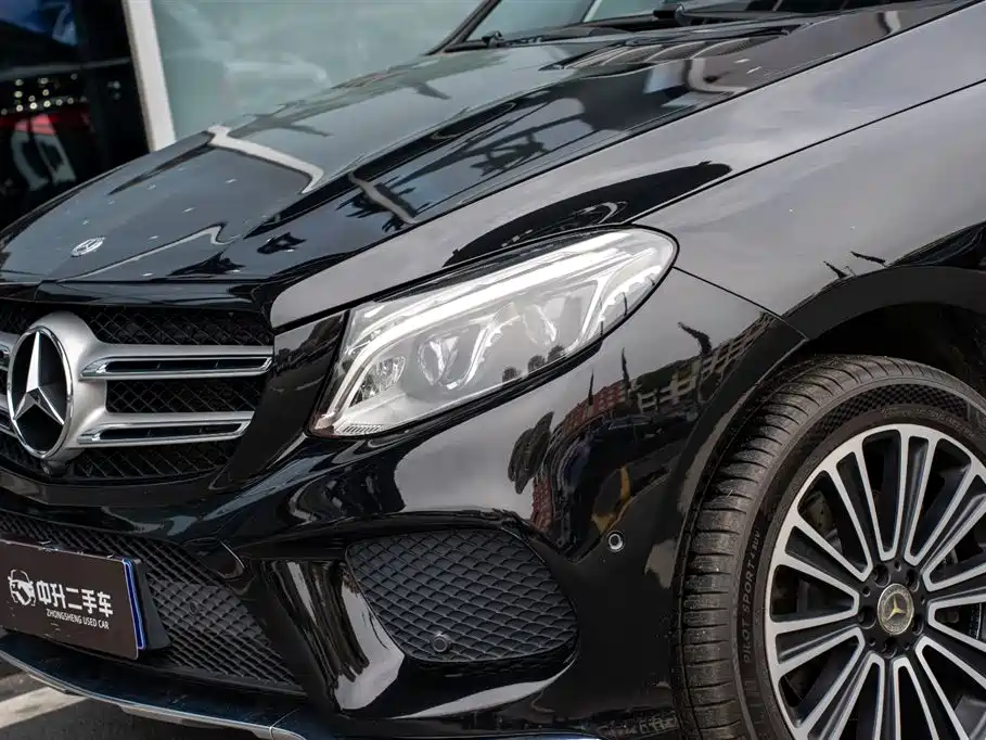 Mercedes-Benz GLE 2018 GLE 400 4MATIC Ultimate Edition фото 4