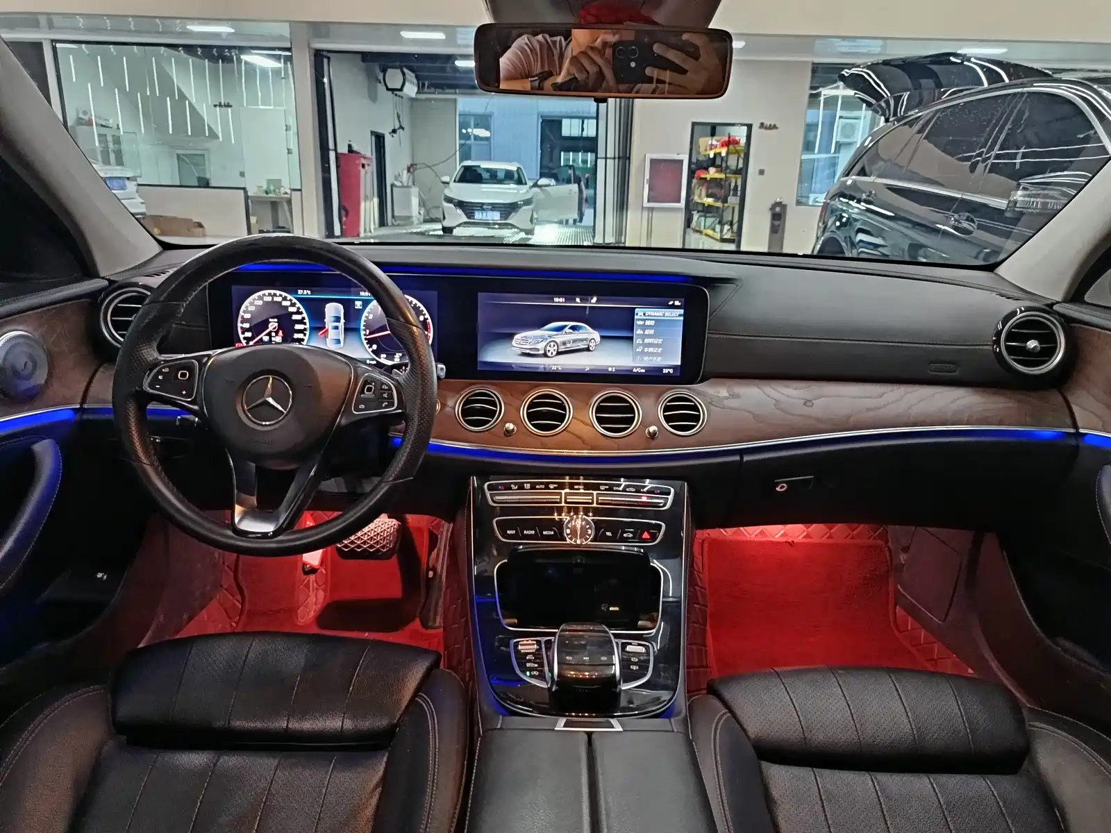 Фото 5 - Mercedes-Benz E-Class