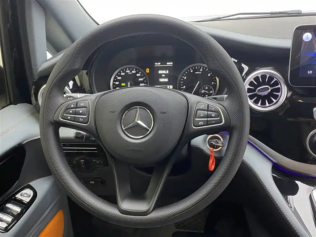 Mercedes-Benz Vito 2023 2.0T Elite 7-Seater фото 12