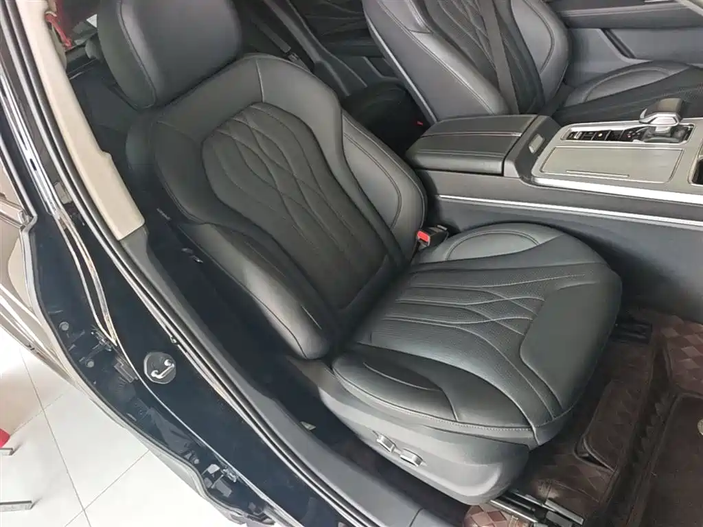 Hongqi HS5 2025 2.0T 2WD 600,000 Units Commemorative Edition фото 25