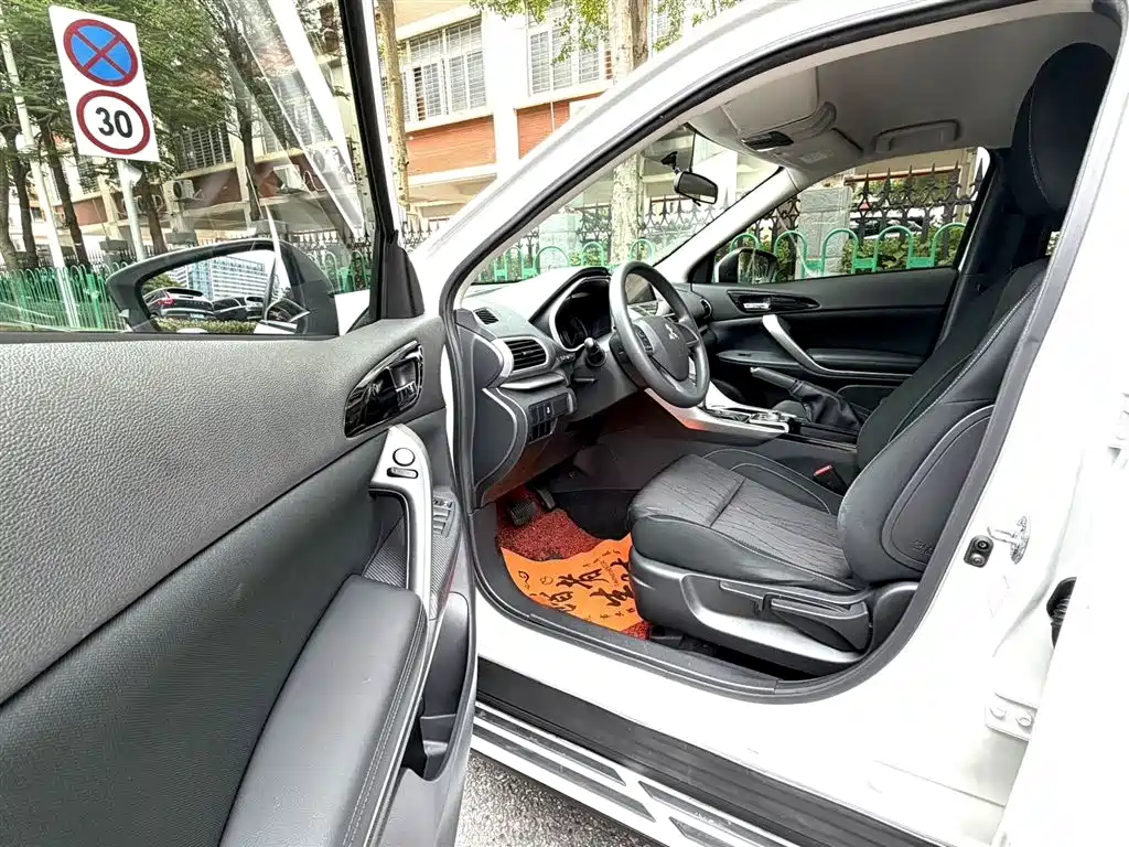Mitsubishi Eclipse Cross 2018 1.5T CVT 2WD Fearless Edition фото 4