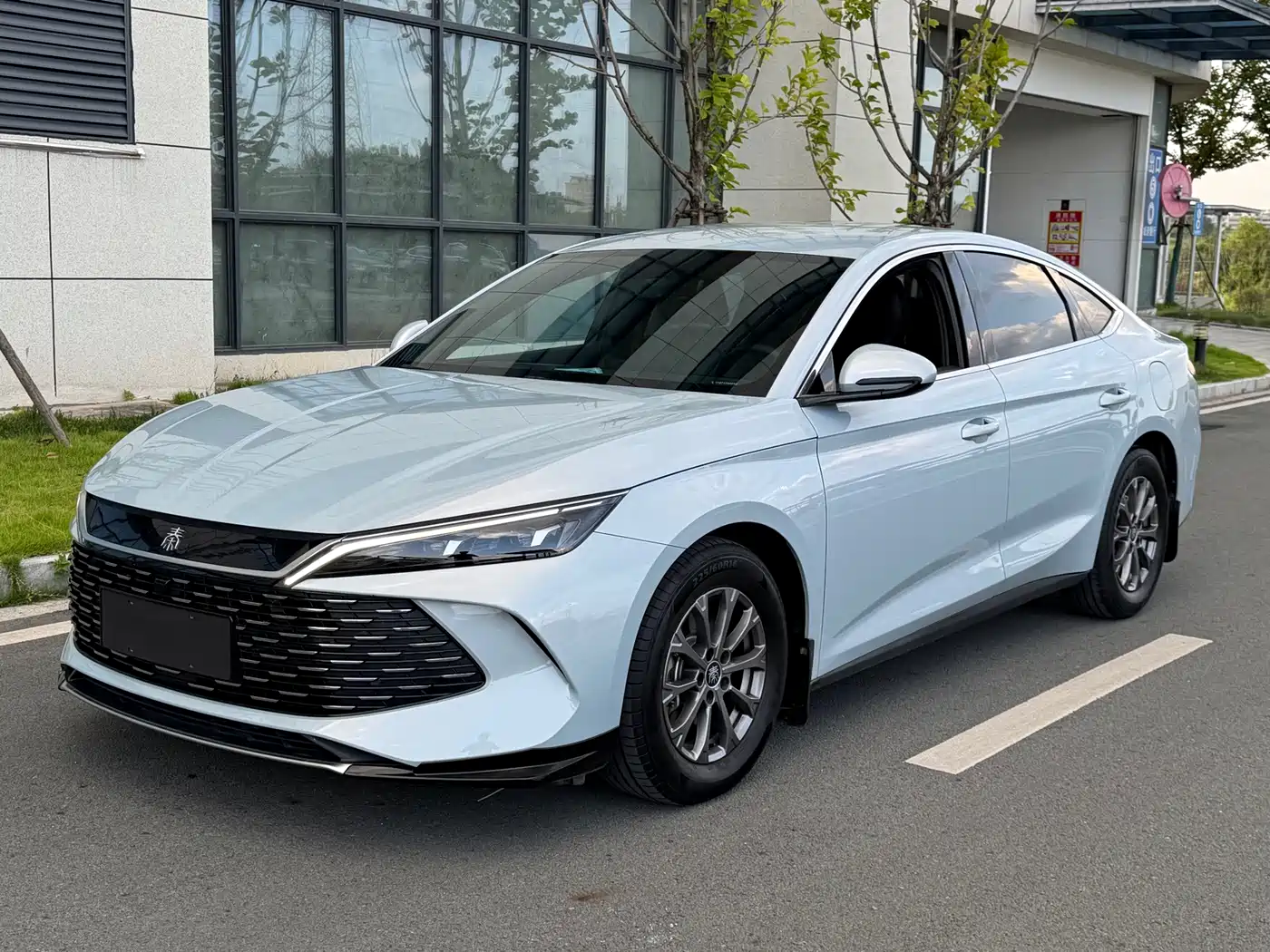 BYD Qin L 2024 2024 DM-i 80KM Leading Edition