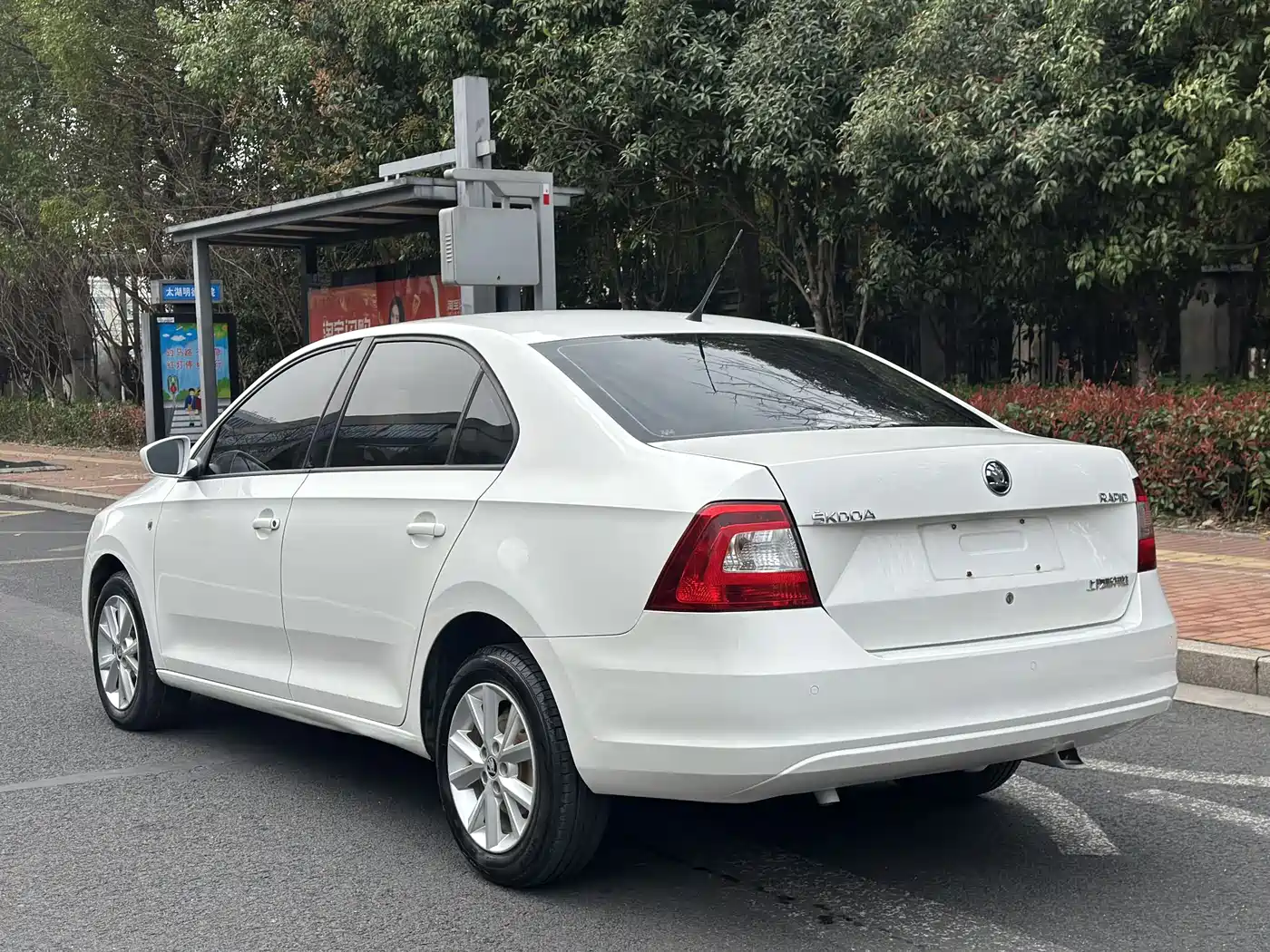 Škoda Rapid 2016 1.6L Automatic Pioneer Edition фото 6