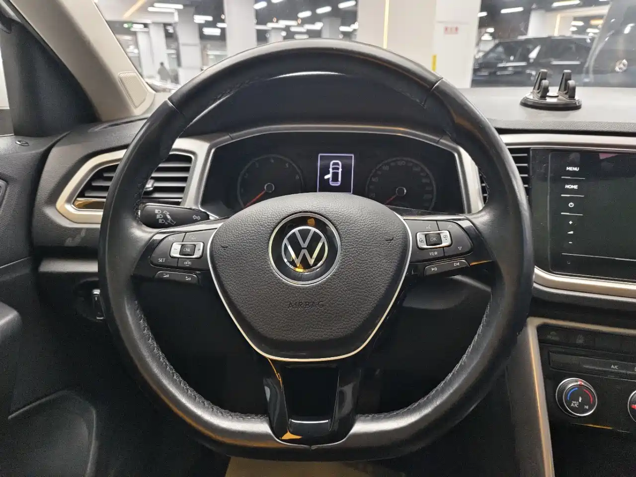VOLKSWAGEN T-ROC EXPLORING SONGS