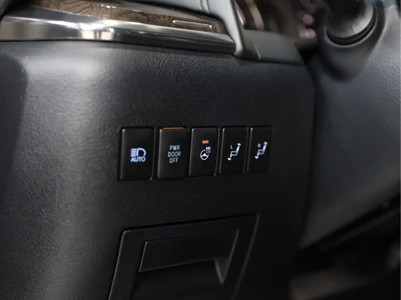 Toyota Alphard 2020 Hybrid 2.5L Premium Edition фото 12