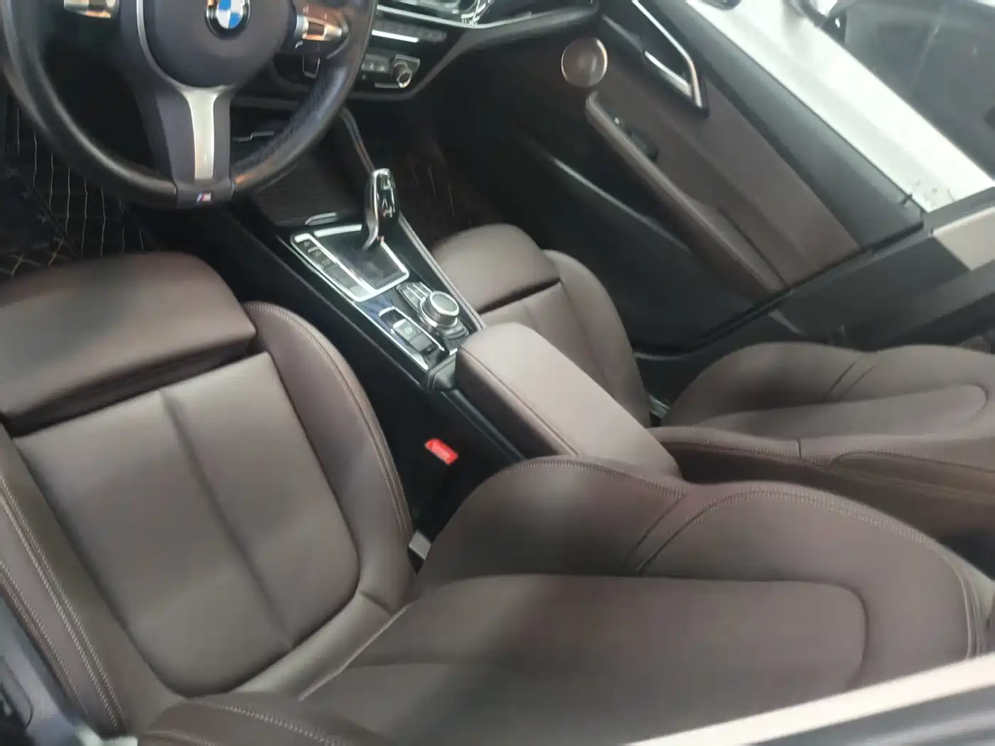 BMW 1 Series 2022 120i M Sport Shadow Edition фото 6