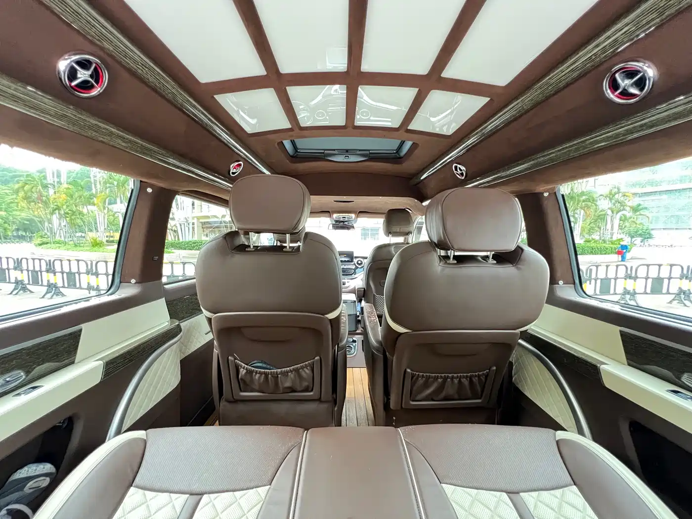 Mercedes-Benz V-Class 2018 V 260 L Premium Long Wheelbase Edition China VI фото 16