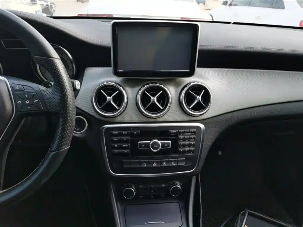 Mercedes-Benz GLA 2015 GLA 200 Fashion фото 13