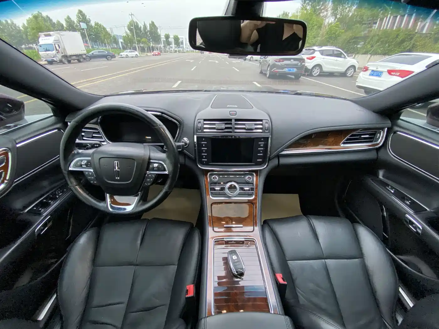 Photo 8 - Lincoln Continental
