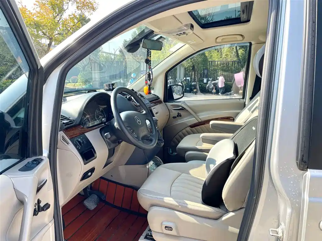 Mercedes-Benz Viano 2011 2.5L Prestige Edition фото 5