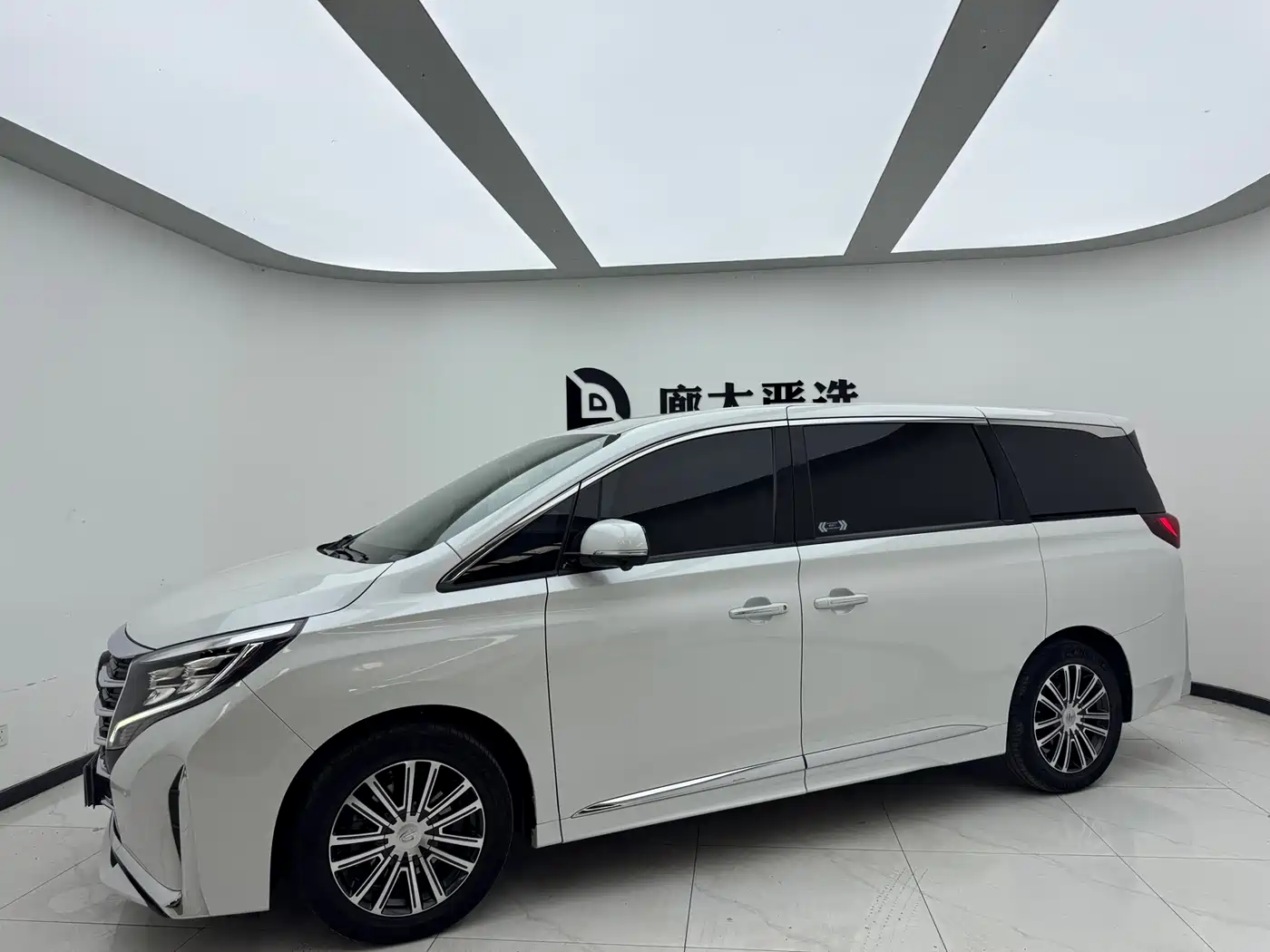 GAC Trumpchi Trumpchi M8 2023 Leading Series 390T Prestige Edition фото 2