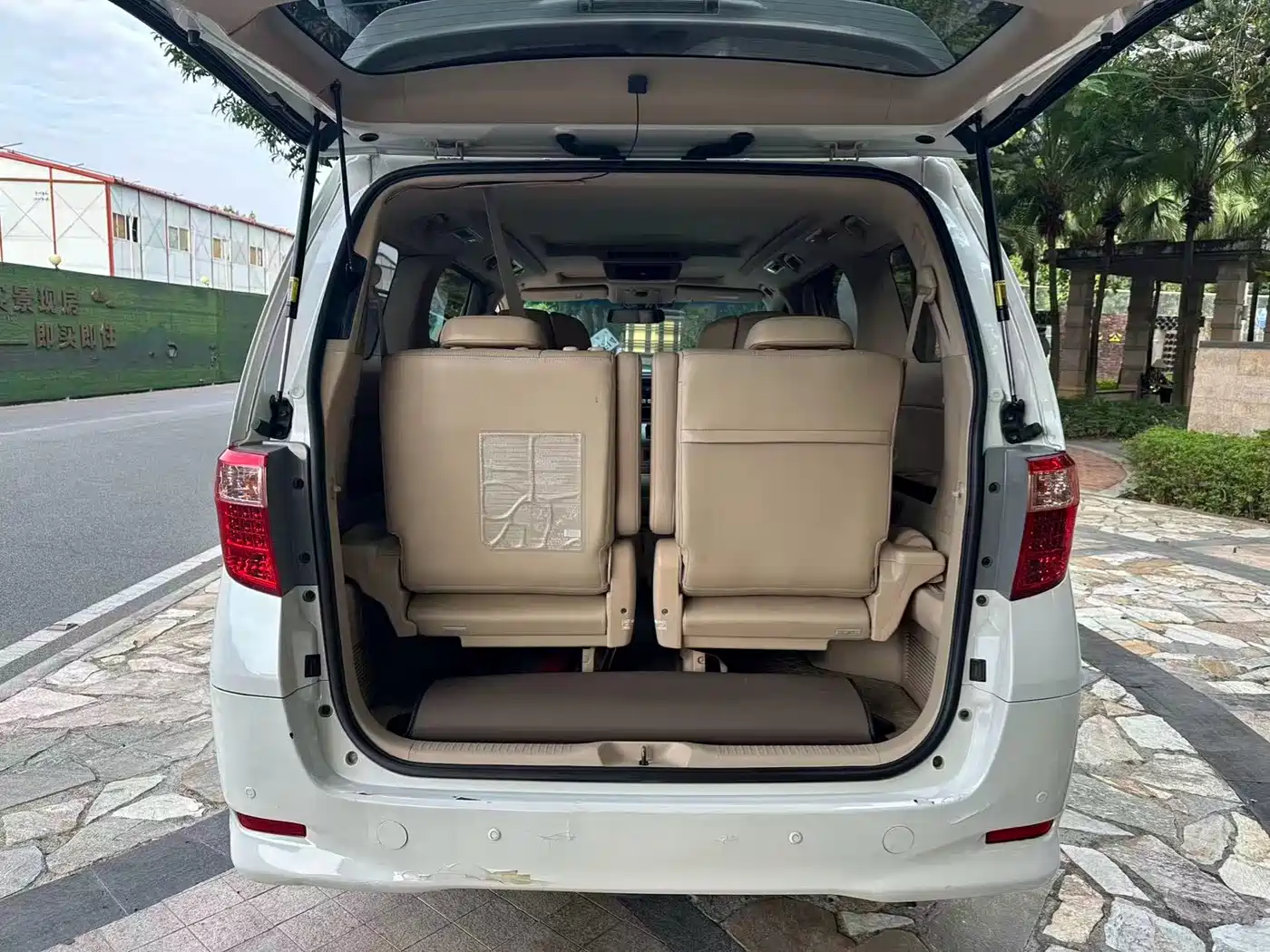 Toyota Alphard 2012 2.4L Luxury Edition фото 8