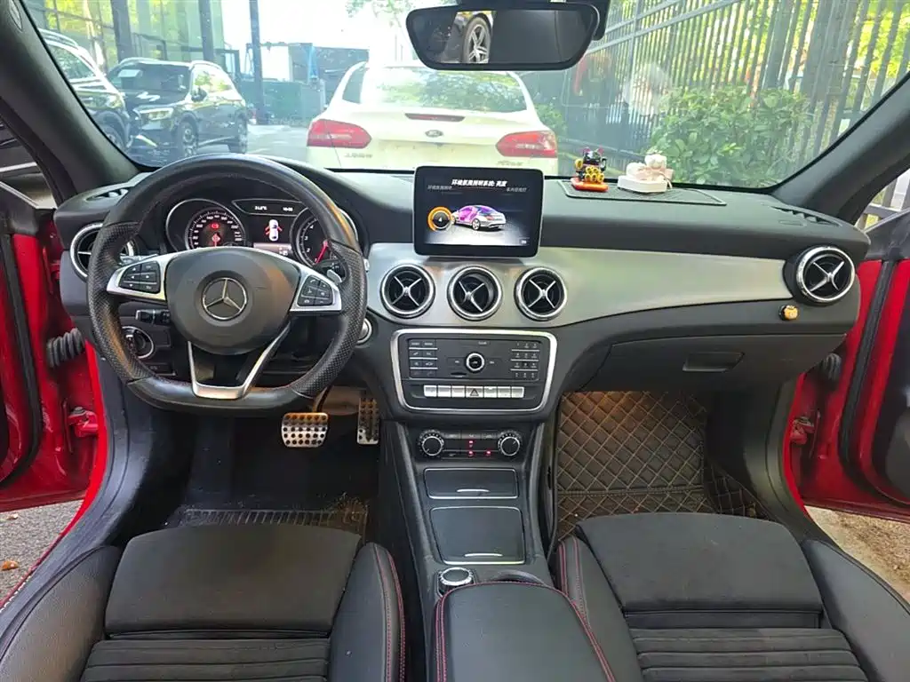 Mercedes-Benz CLA (Import) 2018 CLA 220 4MATIC фото 16