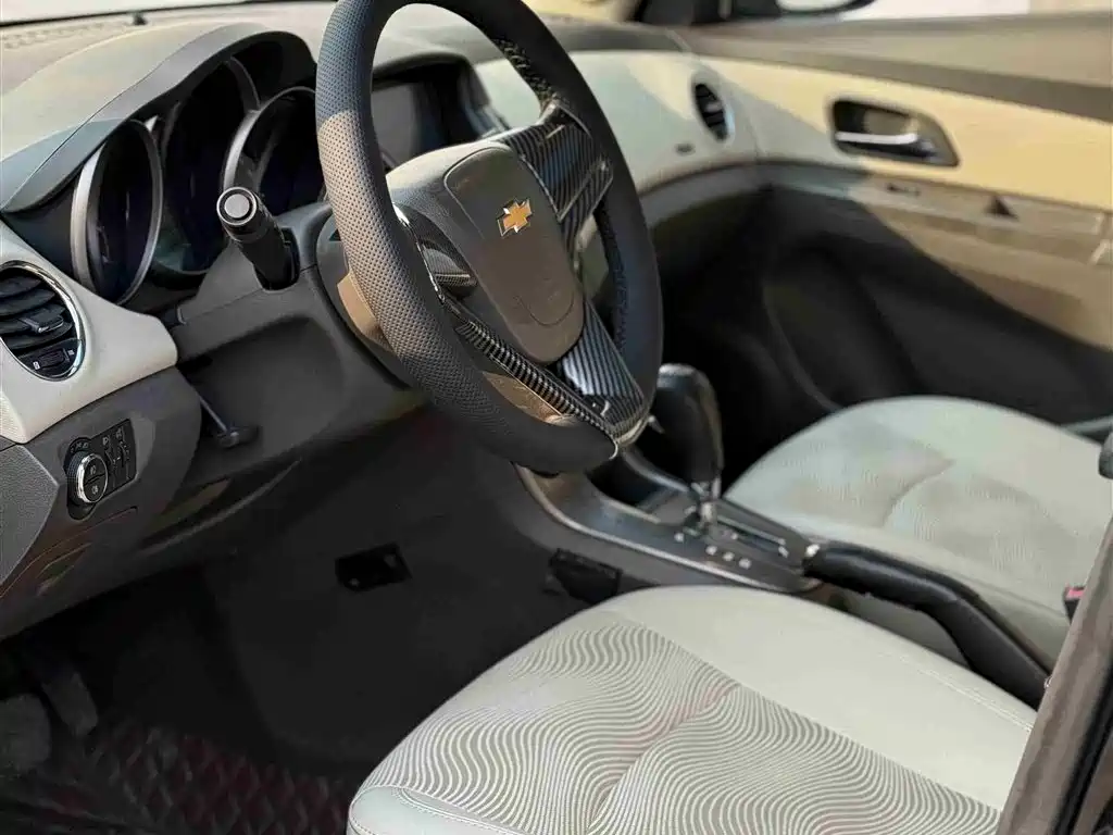 Chevrolet Cruze 2016 1.5L Automatic Fashion Sunroof Edition фото 4