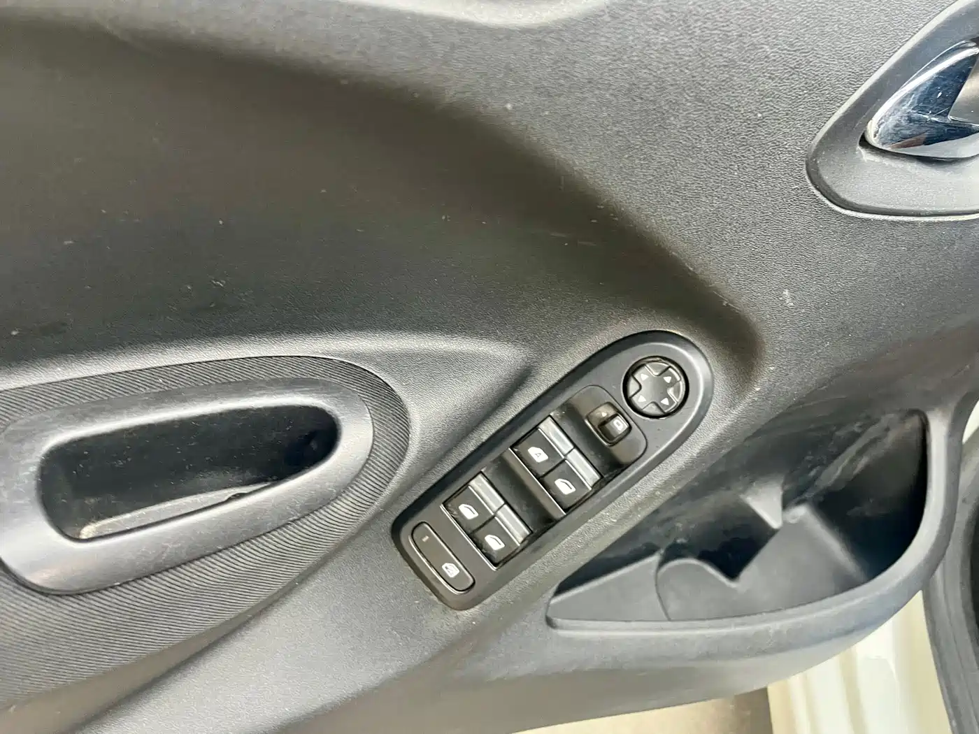 Peugeot 301 2014 2014 1.6L Automatic Comfort Edition