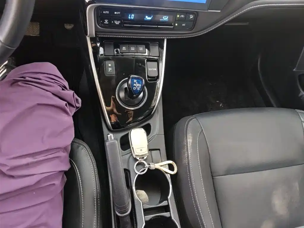 Toyota Corolla 2017 Facelift Hybrid 1.8L E-CVT Elite Edition фото 14