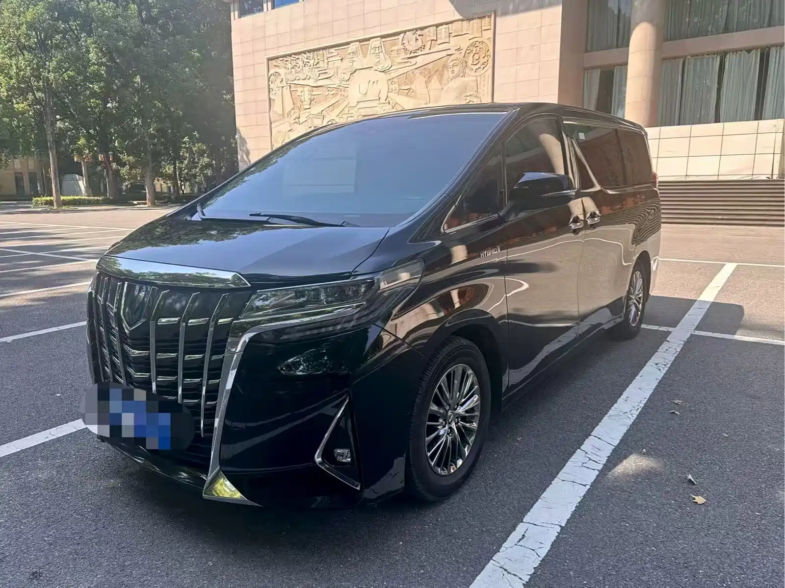 Photo 1 - Toyota Alphard