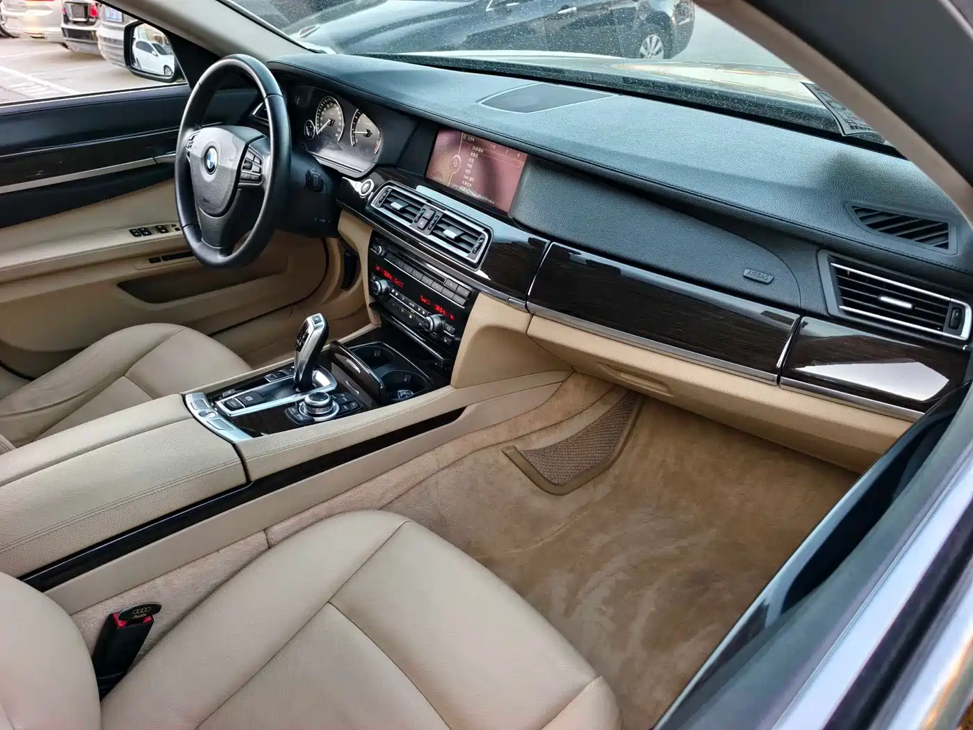 BMW 7 Series 2009 Model 740Li Leading Edition фото 13