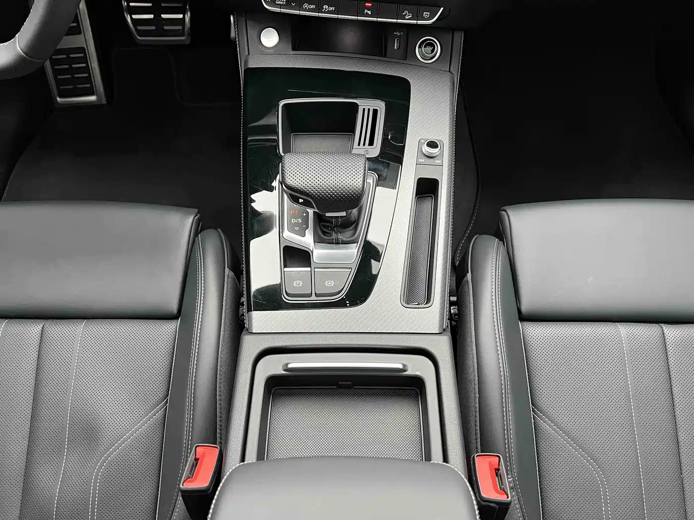 Audi Q5L 2024 Model 40 TFSI Luxury Dynamic фото 12