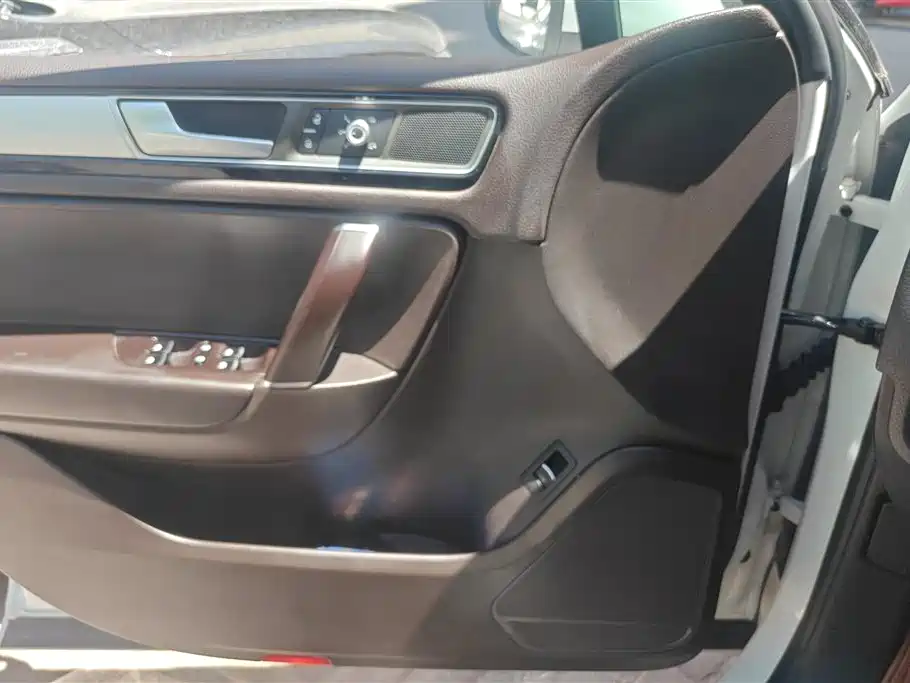 Volkswagen Touareg 2016 3.0TSI Glamour Edition фото 7