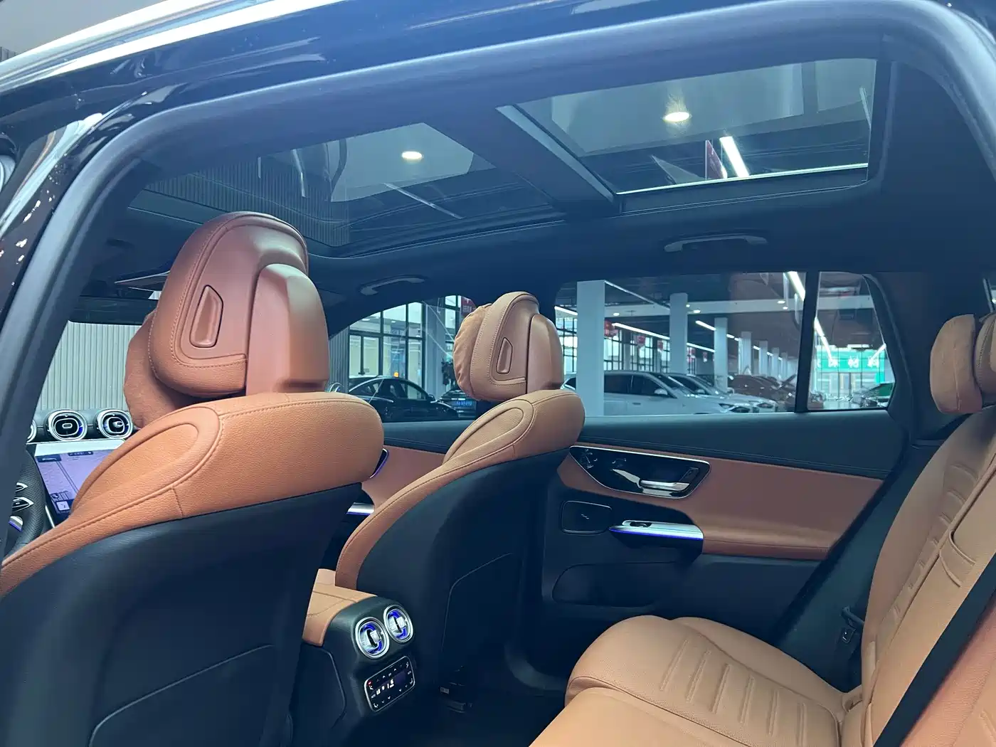 Mercedes-Benz GLC 2025 Model Year GLC 260 L 4MATIC Luxury фото 8