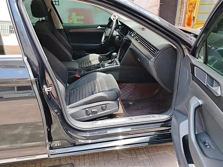 Volkswagen Magotan 2021 330TSI DSG 30th Anniversary Edition фото 8