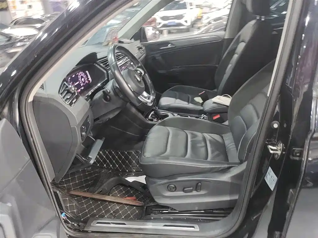 Volkswagen Tiguan L 2021 330TSI Automatic 2WD R-Line Premium фото 15