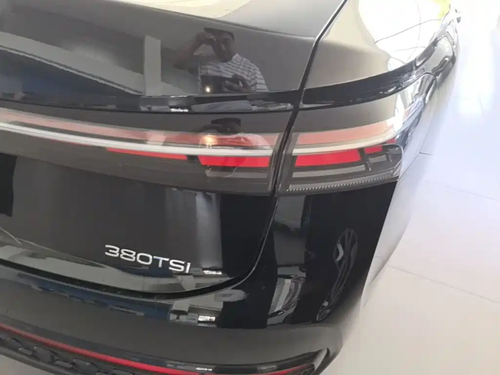 Photo 8 - Volkswagen Passat