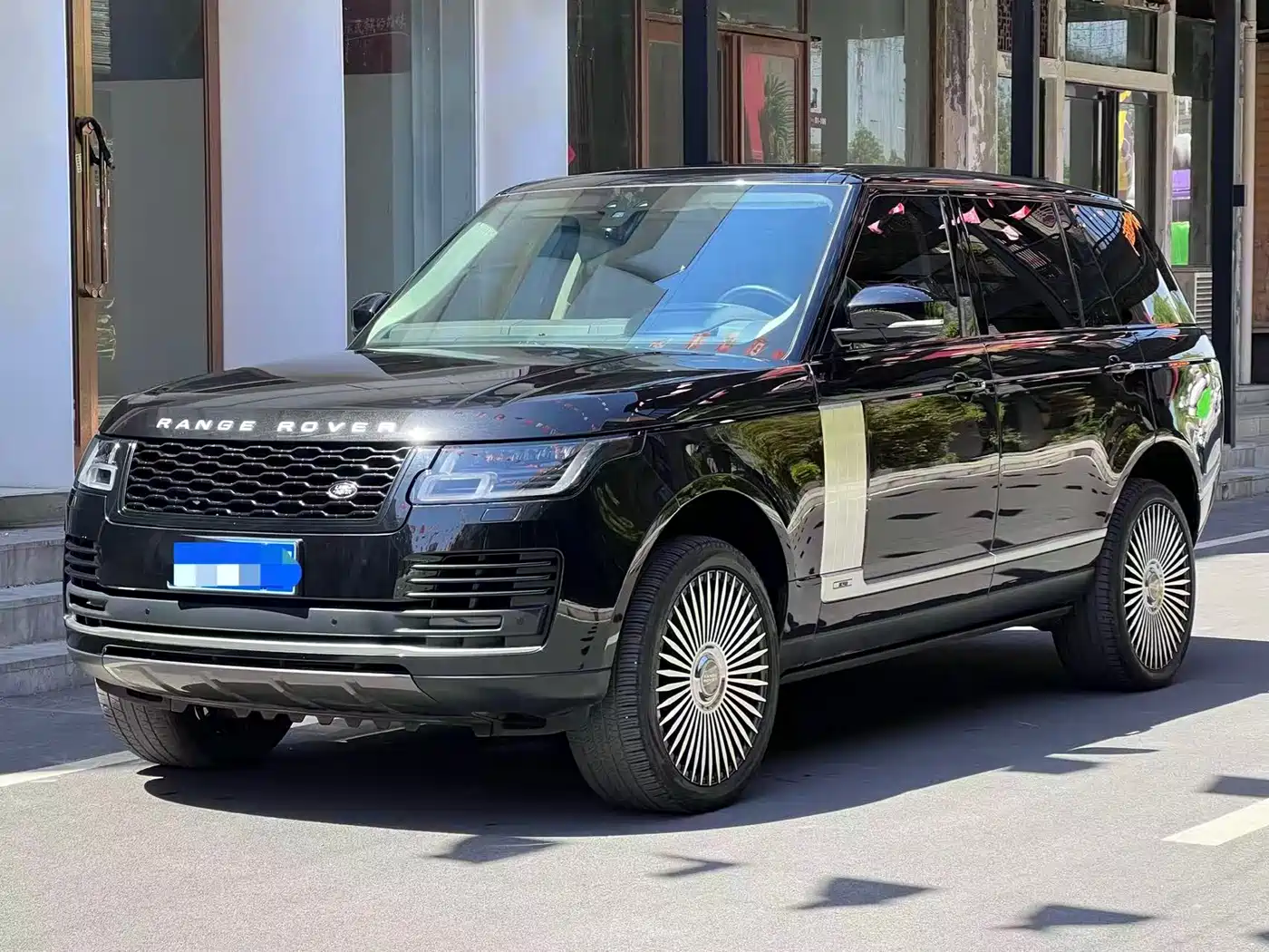 Land Rover Range Rover 2022 3.0 L6 400PS Heritage Extended Classic Edition