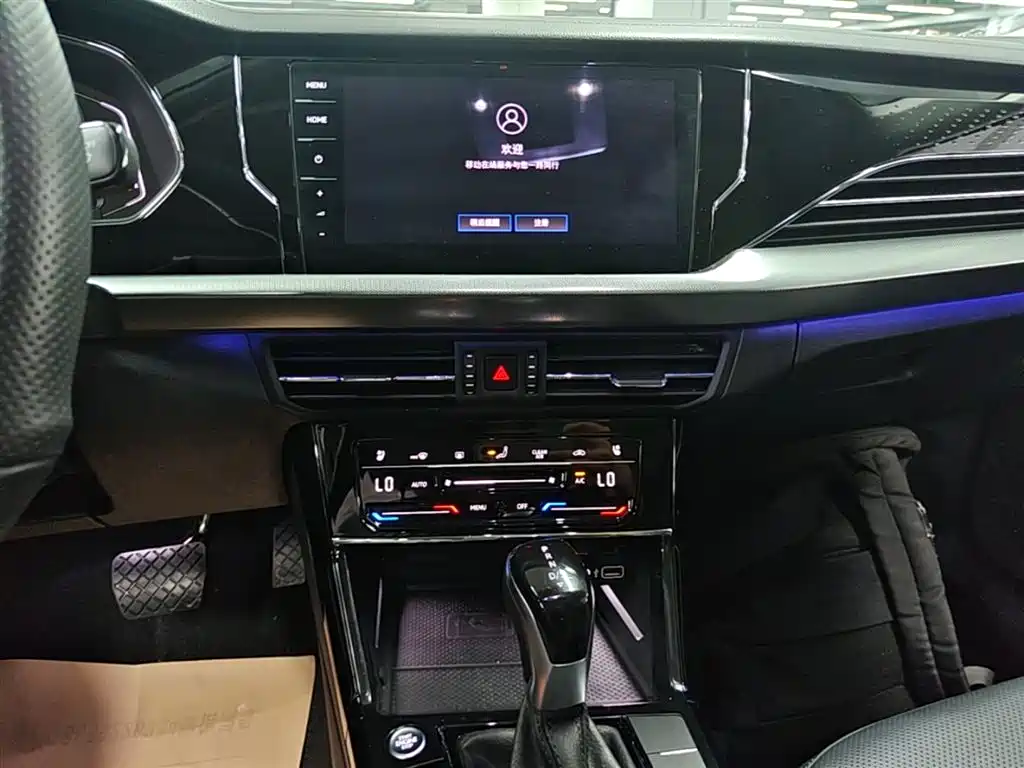 Volkswagen Passat 2022 330TSI Starlight Luxury Edition фото 13
