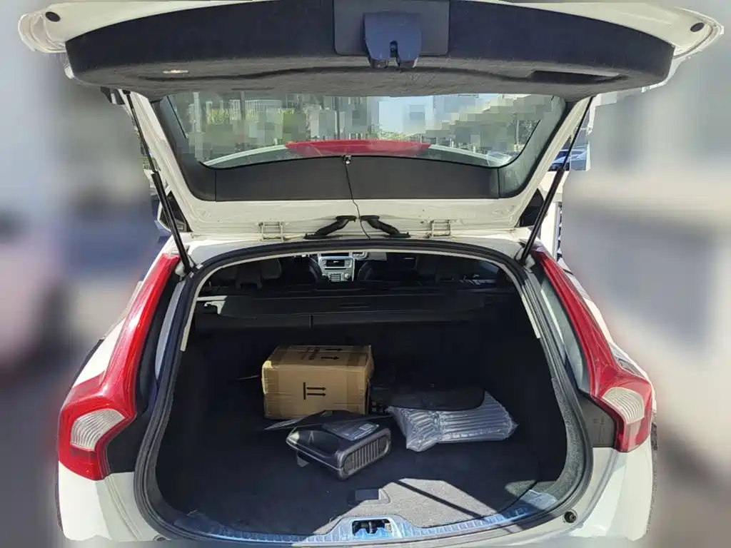 Фото 5 - Volvo V60