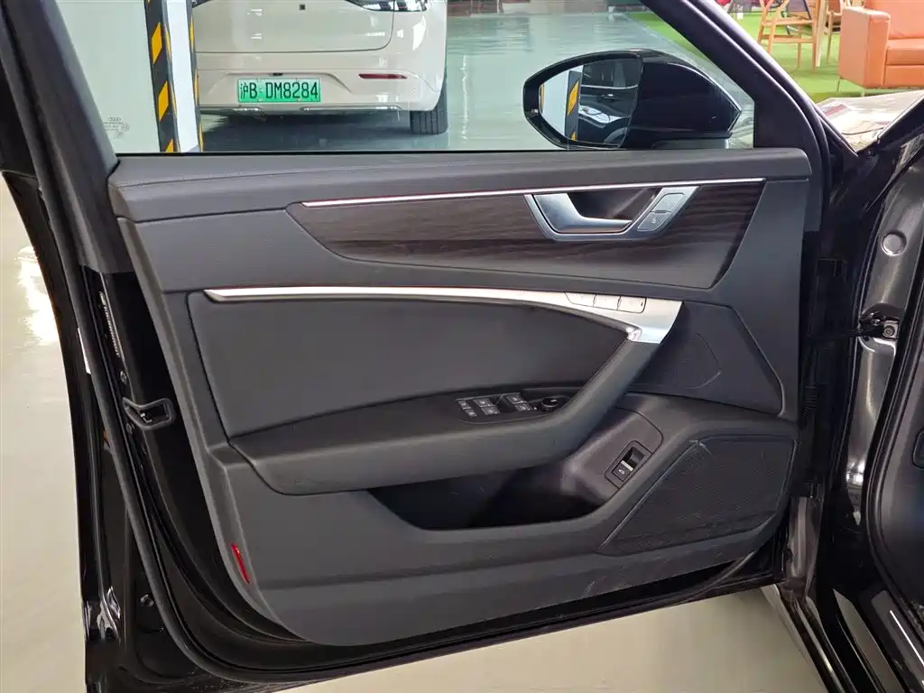 Audi A6L 2025 45 TFSI quattro Premium Sport фото 10