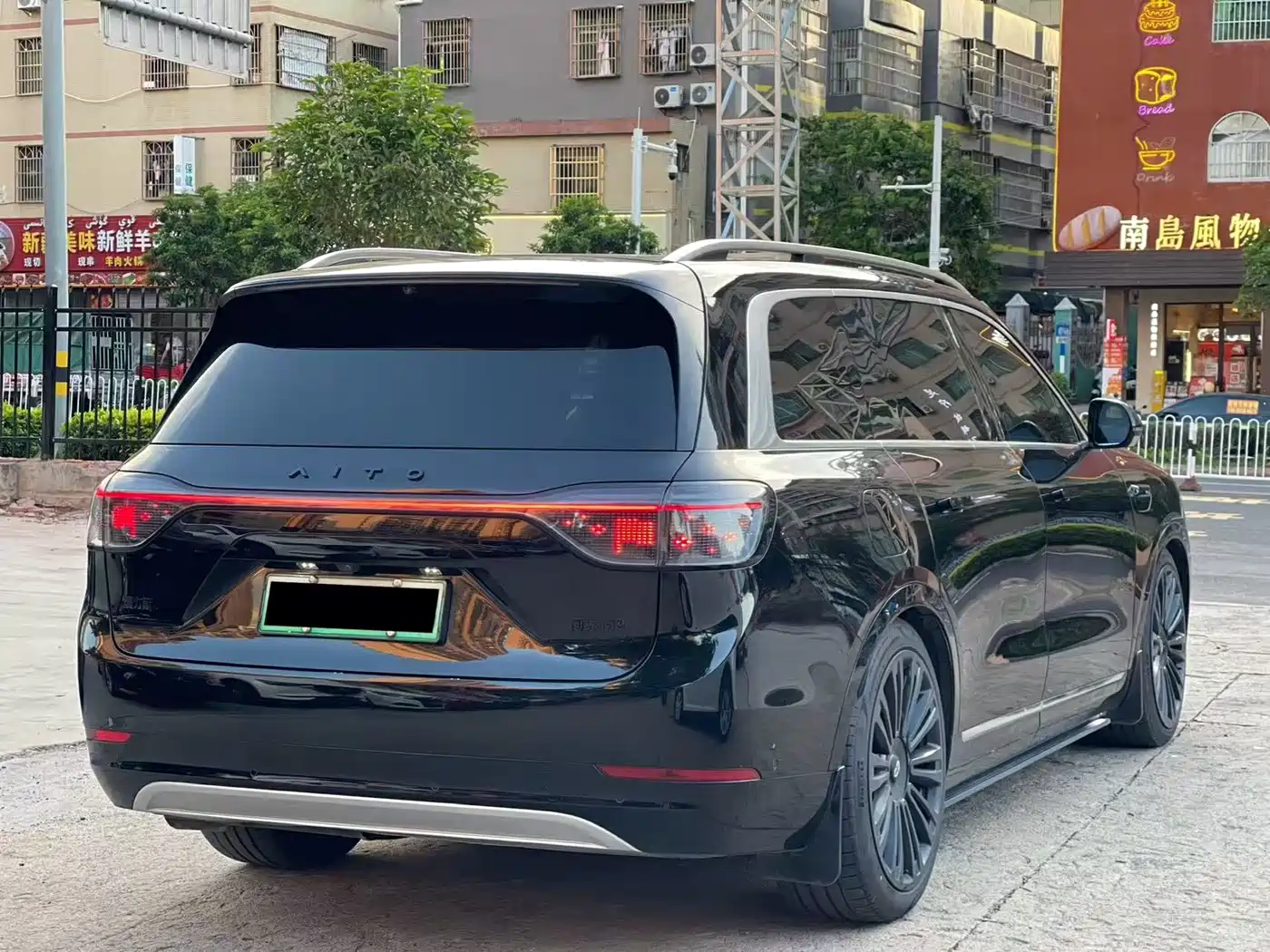 AITO Wenjie AITO M9 2024 Range Extender Max Edition 42kWh 6-seater фото 9