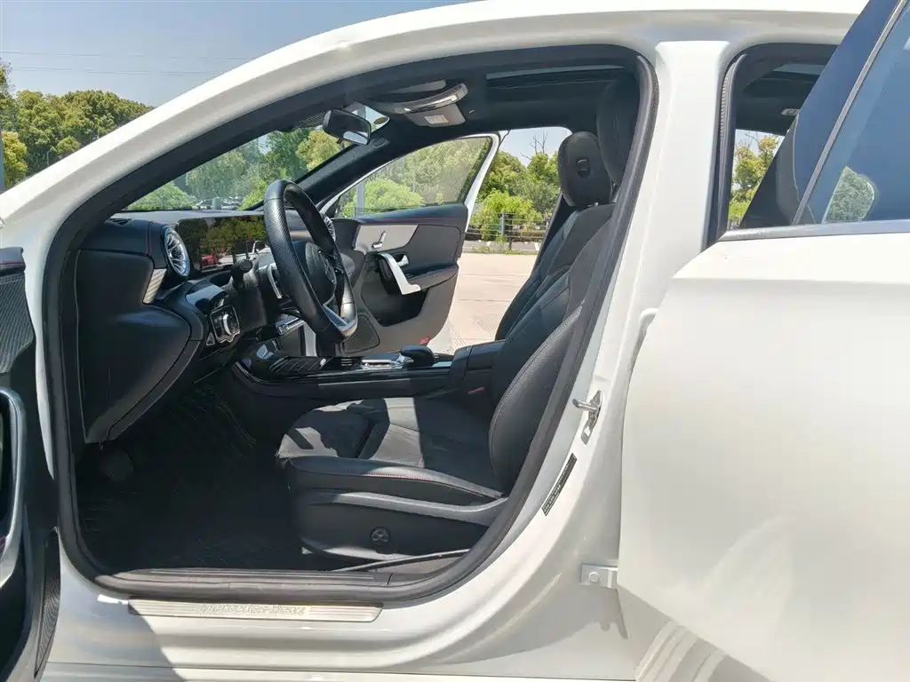 Mercedes-Benz A-Class 2024 A 200 L Fashion Edition фото 9