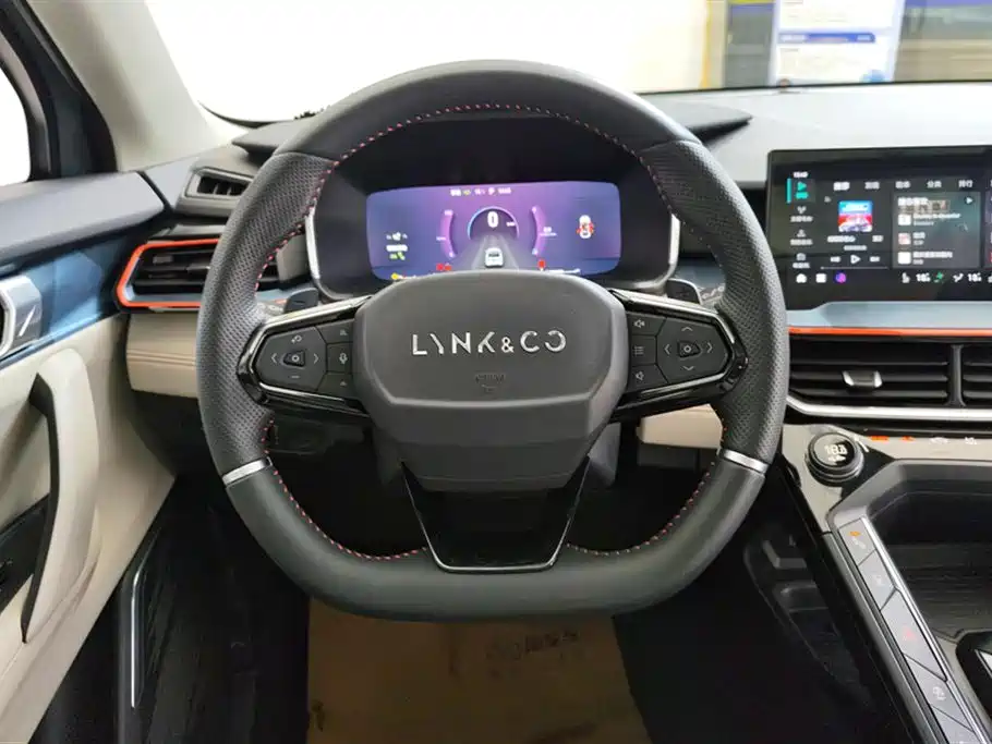 Lynk & Co 06 2020 1.5T Halo фото 15