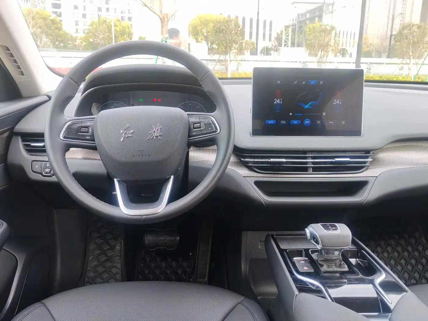 Hongqi E-QM5 2023 Facelift Basic Travel Edition фото 11
