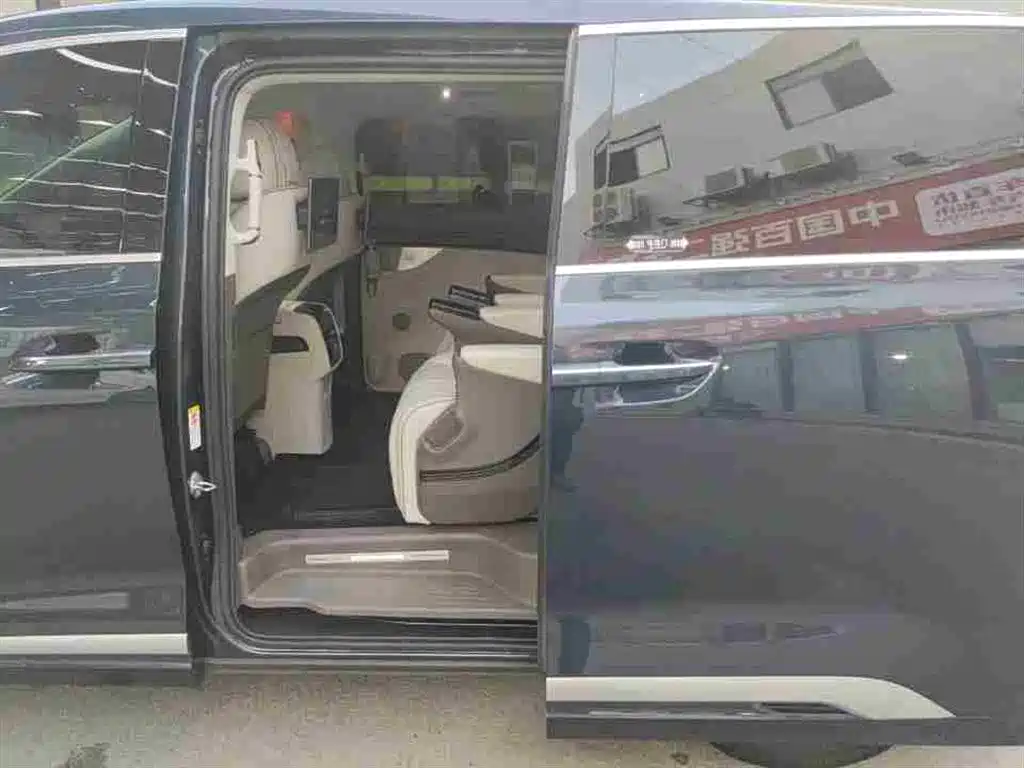 Denza D9 2022 DM-i 970 All-Wheel Drive Honor Edition фото 8