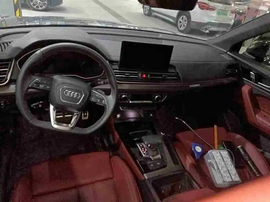Audi Q5L 2025 45th Anniversary Edition 40 TFSI Luxury Sport фото 9