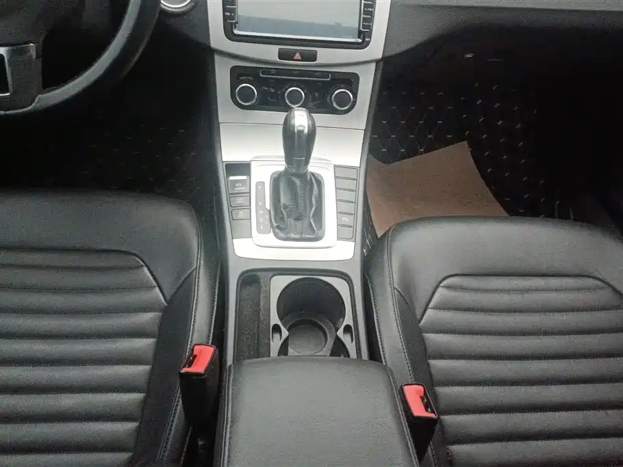 Volkswagen Magotan 2012 Facelift 1.8TSI Leading фото 16