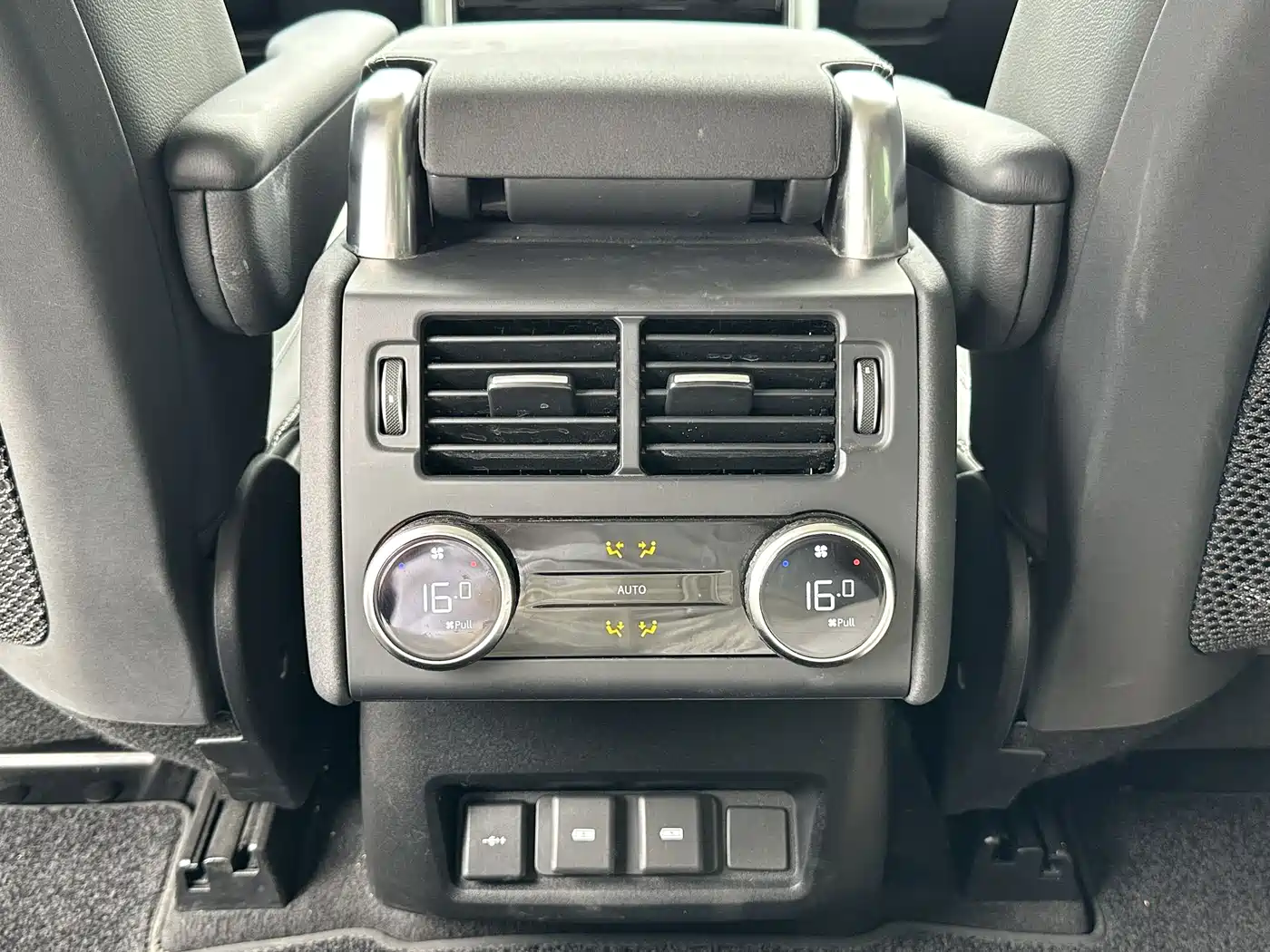Land Rover Discovery 2023 360PS R-Dynamic SE фото 17