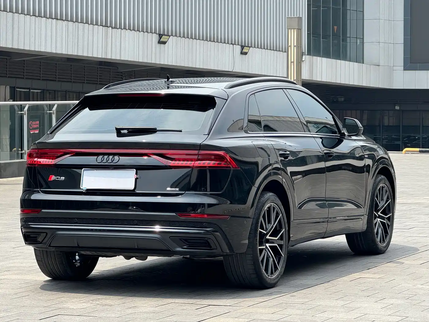 Audi Q8 2022 55 TFSI Exclusive Dynamic фото 6