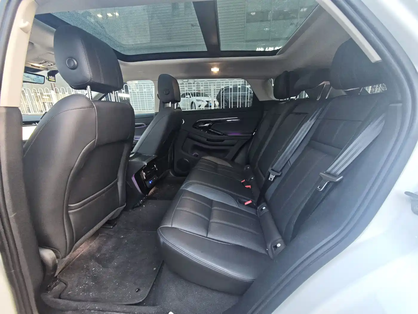 Land Rover Range Rover Evoque 2023 Range Rover Evoque L 249PS Luxury Edition фото 6