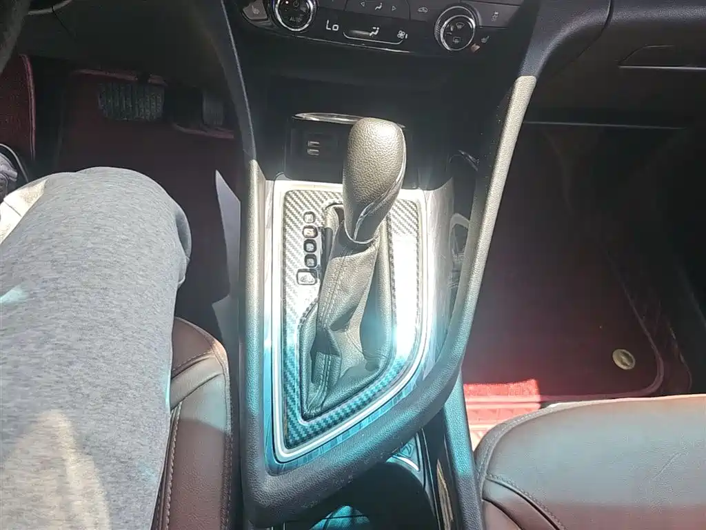 Buick GL6 2018 18T 6-Seater Premium фото 14