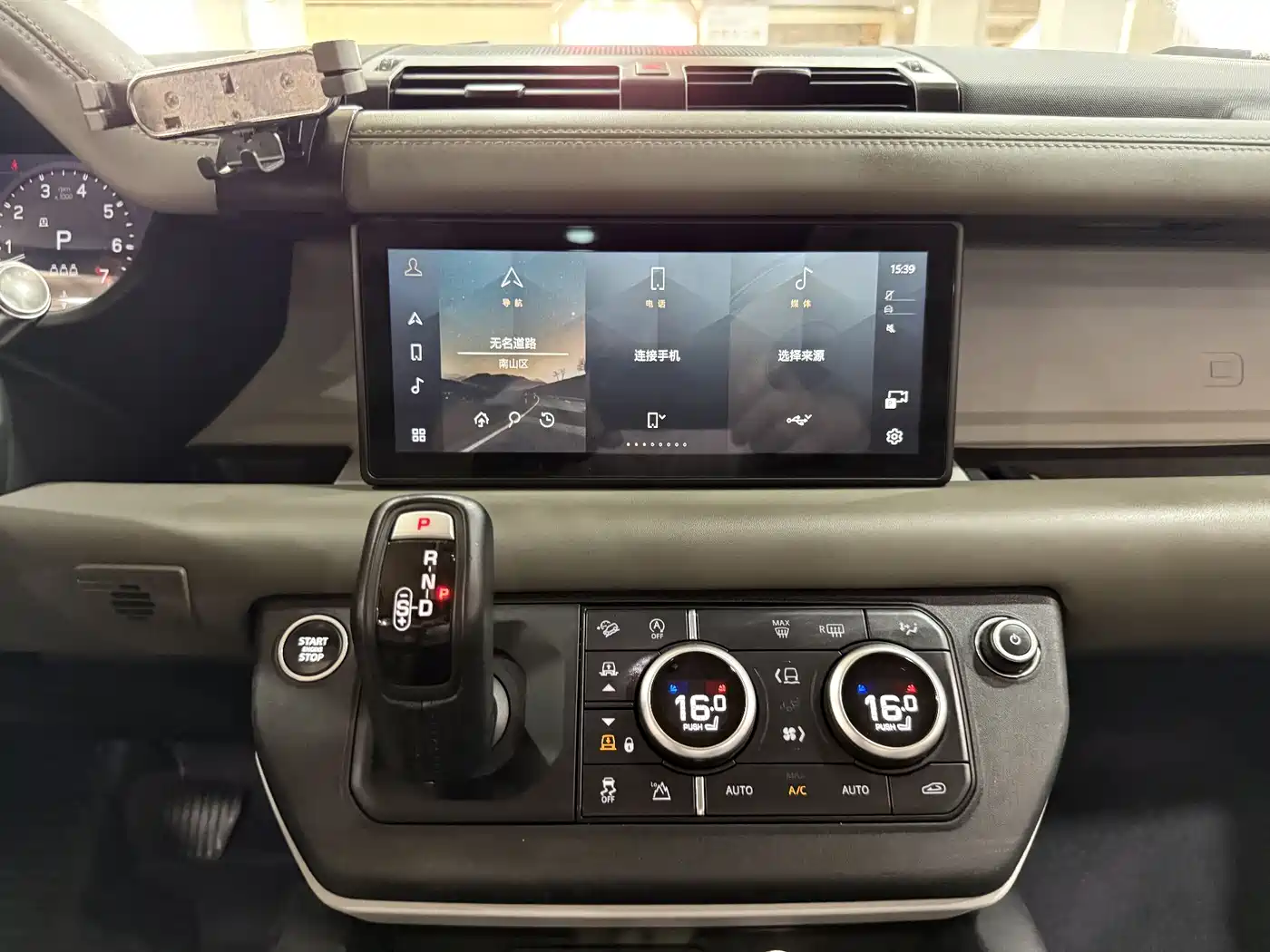 Land Rover Defender 2020 Model 110 P400 HSE фото 10