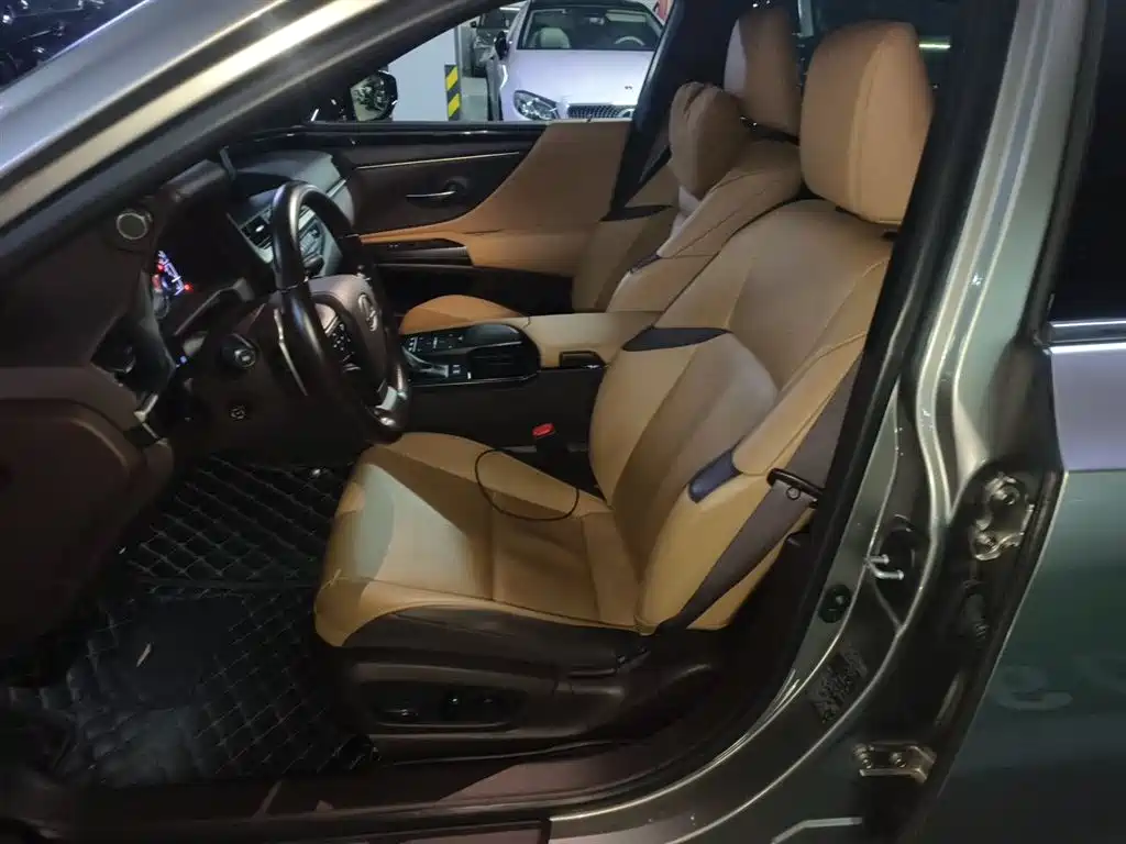 Lexus ES 2020 200 Excellence фото 8